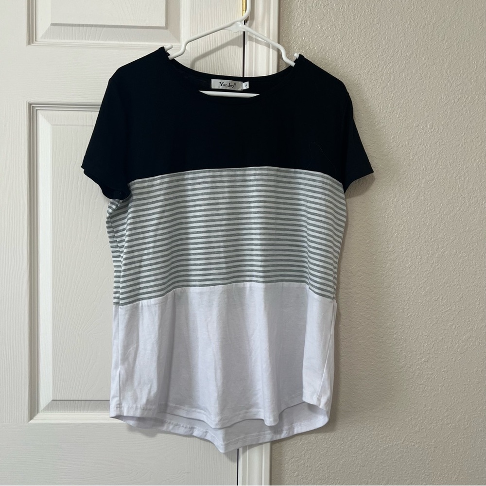 LIKE NEW YunJey Color Block Tee Shirt - Large